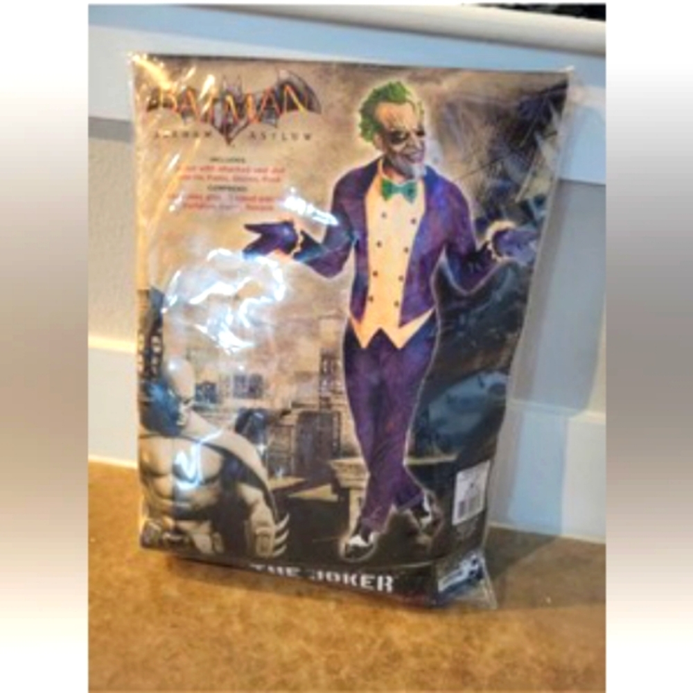 Men's size large joker Halloween costume brand new in original packaging